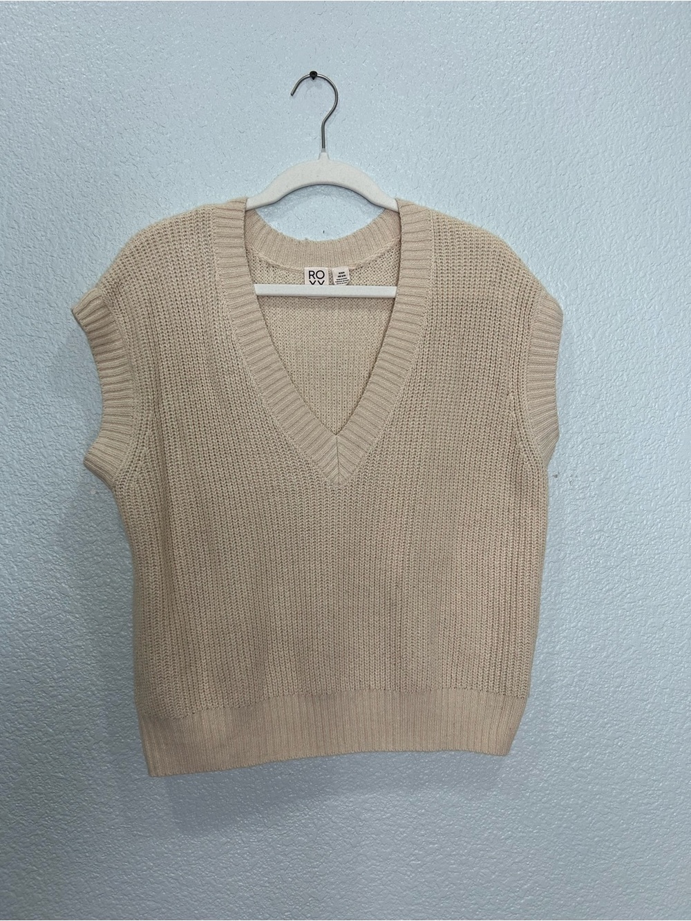 Roxy Beige V-Neck Knit Sleeveless Sweater Vest